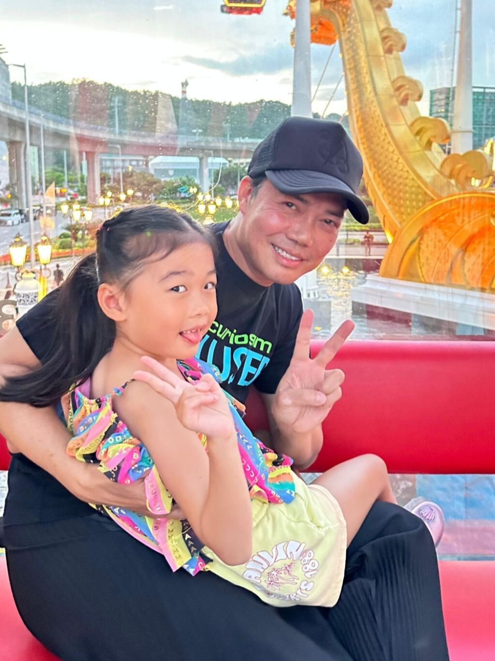 谢天华澳门度过57岁生日,一家四口合照罕有曝光