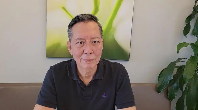 71岁港星骆应钧近照被曝出!身姿挺拔好似中年人,眼神犀利像黄药师