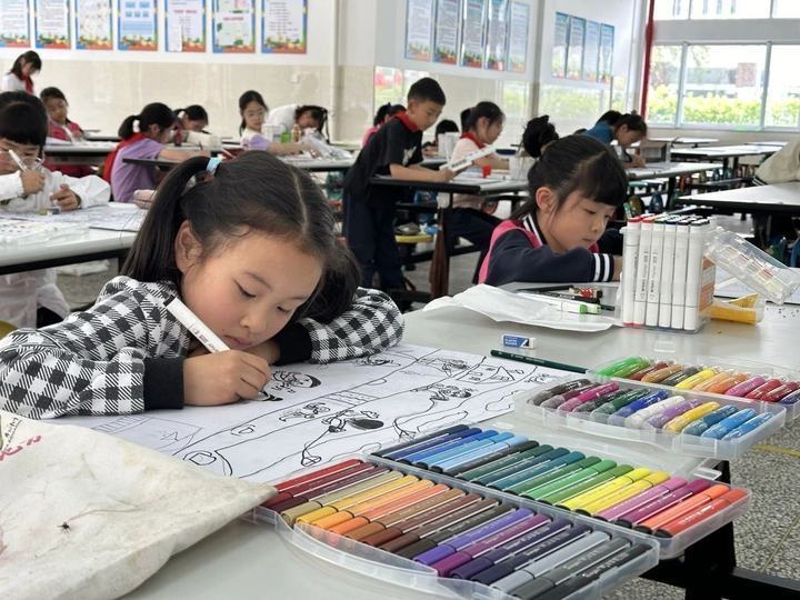 展示自我,交流学习的专业平台,同时有效推动了学校美育教育的深入发展