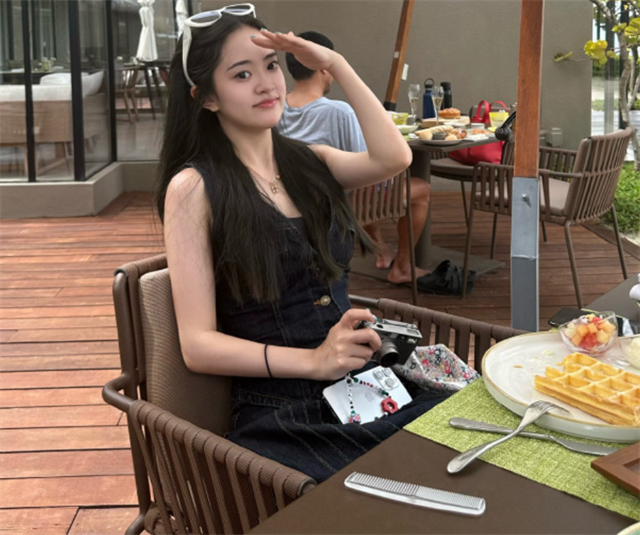 阿水马代之旅将结束女友素颜照被挖她连忙澄清那不是我