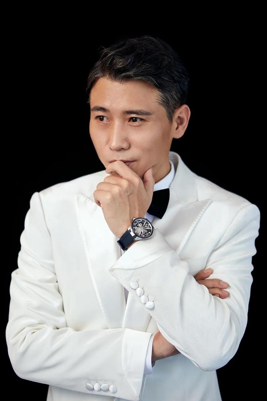 戏里对梅婷爱到情痴戏外被误认颜丙燕老公48岁李乃文情感成谜