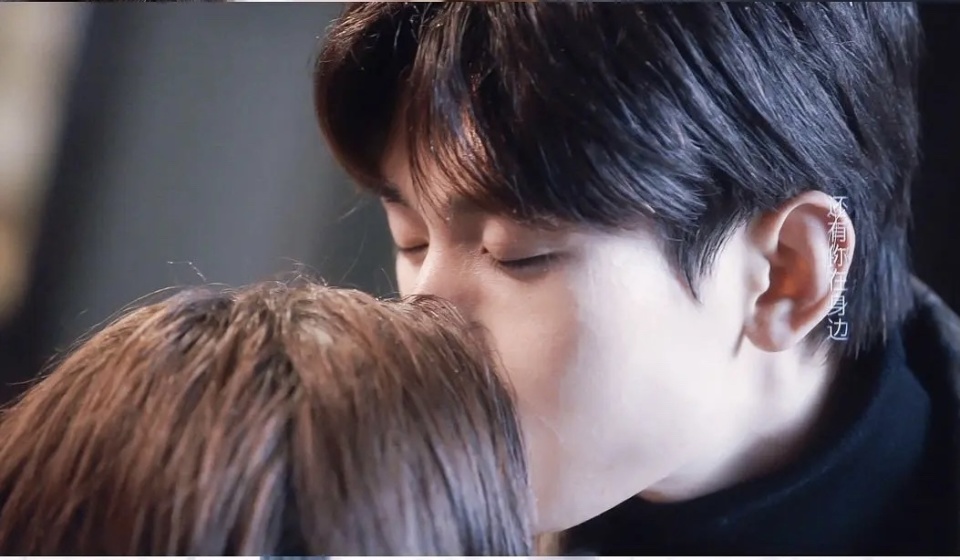 同样演奶糖吻烂梗成毅丁禹兮对比差距一目了然