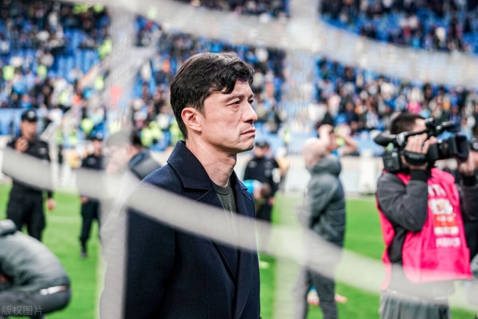 谢晖正式跟新东家签约!却不是去申花挑大梁,年薪已提前曝光_腾讯新闻