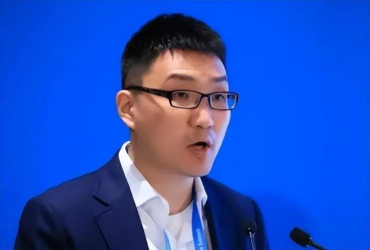 未来能跟钟睒睒竞争的一个是浙江的黄峥另一个福建的张一鸣