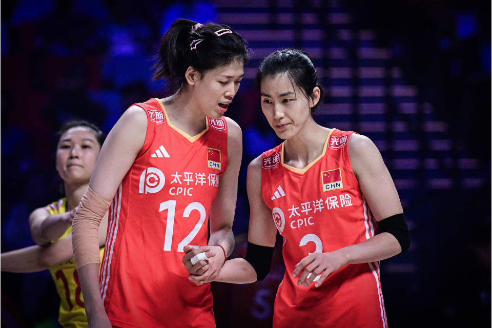 中国女排3-1逆转荷兰,朱婷替补发球