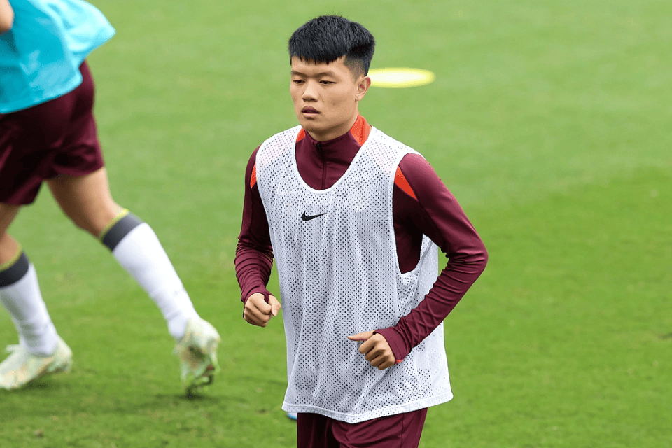 杨希vs日本全场数据：传球成功率63.2%，抢断2解围3拦截1_腾讯新闻