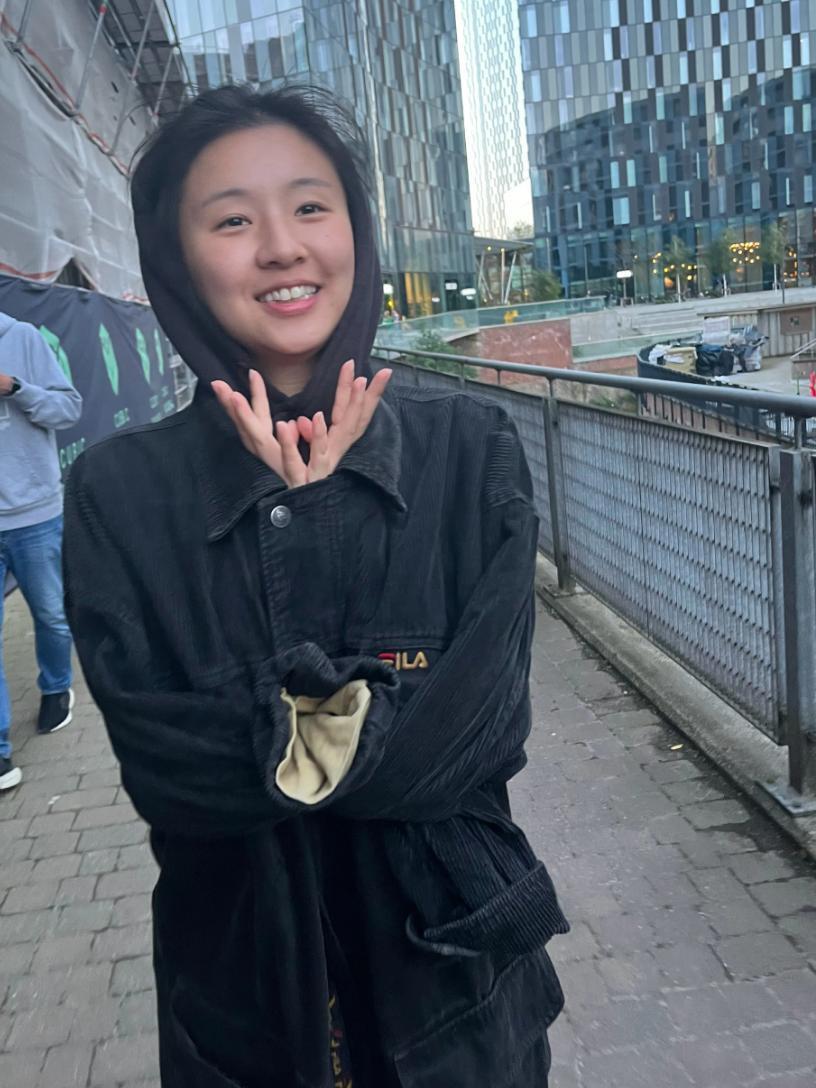 25岁小彩旗近照曝光,模样气质大变,网友直呼认不出来