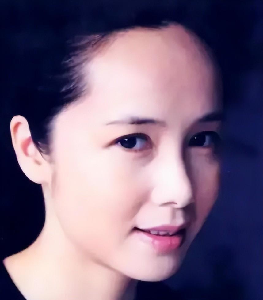 60岁蒋雯丽现居英国，素颜合影状态显憔悴，昔日女神难掩岁月痕迹-腾讯新闻