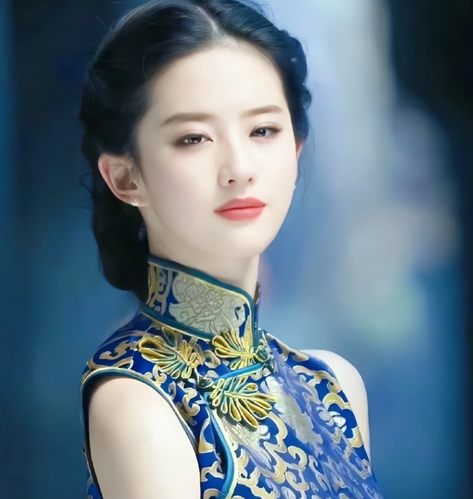 被低胸装的刘亦菲惊艳到,好身材遮不住,一双"漫画腿"太吸睛_腾讯新闻