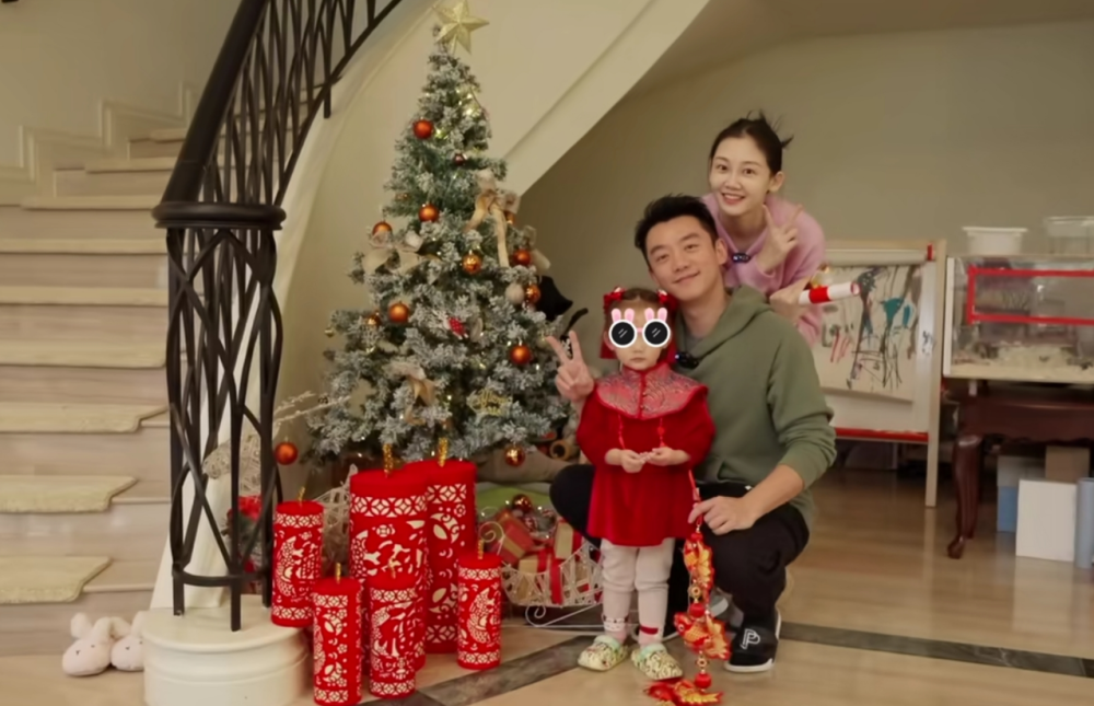 郑恺晒一家十口贺新年爷爷奶奶罕出镜祖孙四代其乐融融好幸福