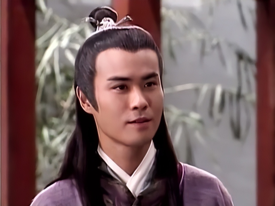 凭借帅气的外表和不俗的演技,郑嘉颖获得无线电视赏识,并正式签约无线