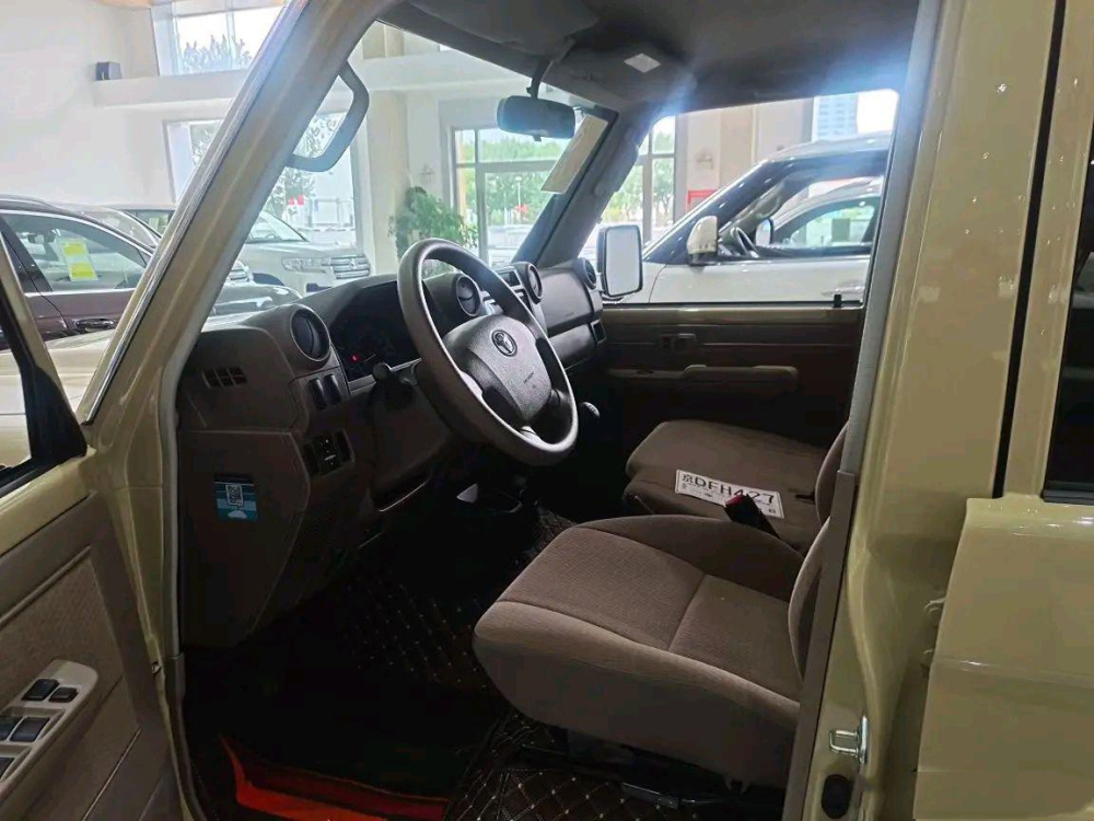 新款丰田lc50海外曝光宽体车身40t气场超悍马h1