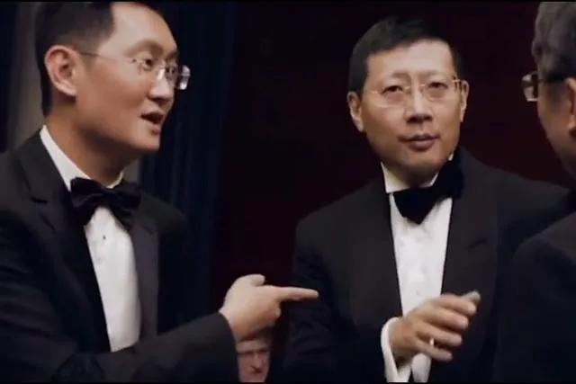 还有比他小三岁的马化腾,他们都是儒雅型的帅哥,可是比起李在镕,好像