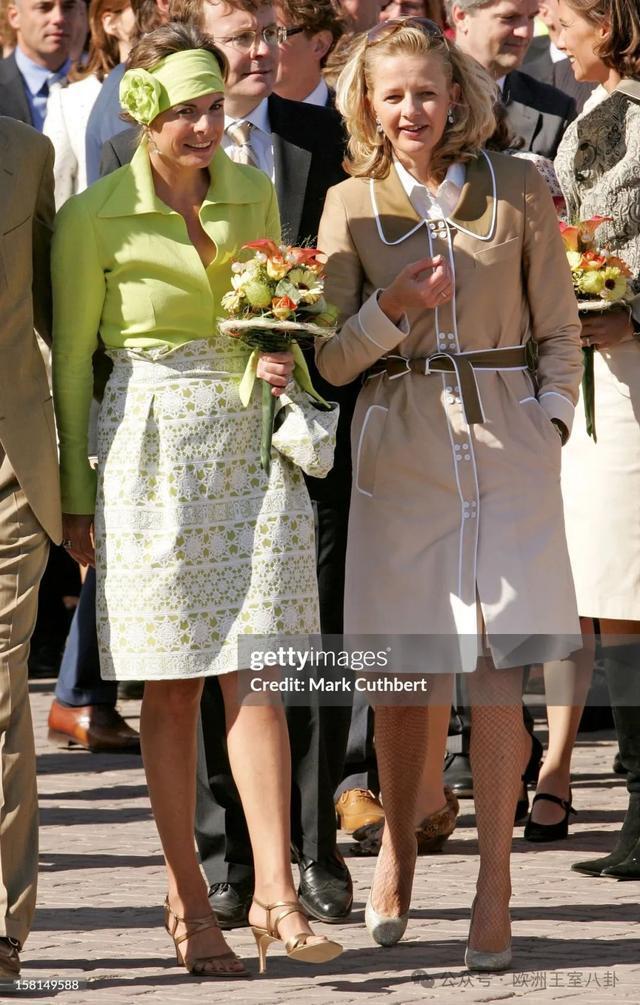 有些没明显蝴蝶结的也是梅贝尔从结婚起就不是全职王室成员,后面还成