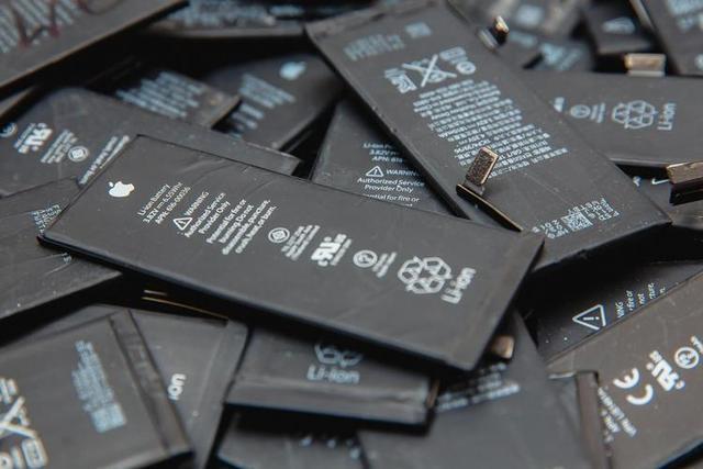 苹果陷"电池门"困扰,被判赔韩国iphone用户7万韩元