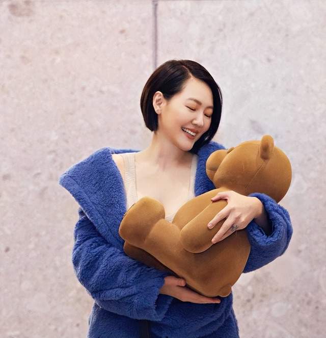 作为一名娱乐节目主持人,小s是在康熙来了期间一直都是短发造型示人