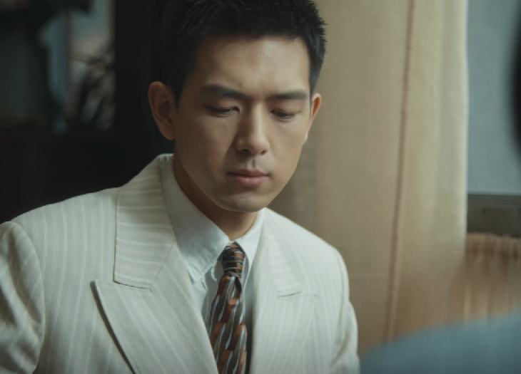 而且李现眉骨高耸,脸上还有着"婴儿肥",一说话就让人感觉他嘴里含着