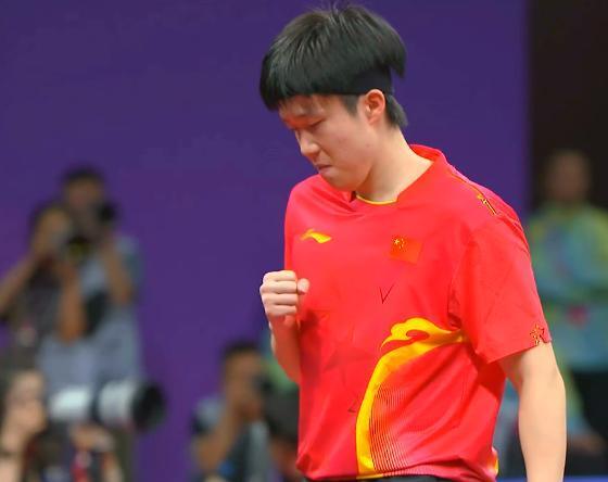 樊振东丢冠,换2件球衣 暂停没用,2金1银收官-腾讯新闻