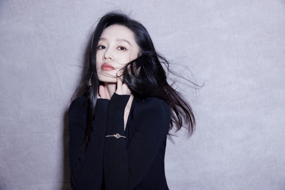 抛开早期的《红楼梦》不谈,李沁主演的《海上繁花》《狼殿下》等剧,都