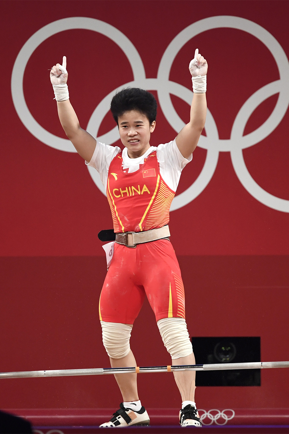 中国冲金点:举重天团亮相 最美花游惊艳