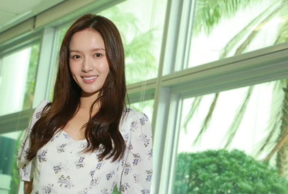 她饰演的是拜金女venus,并且还有一段苦恋戏,所以除了在《爱回家》中