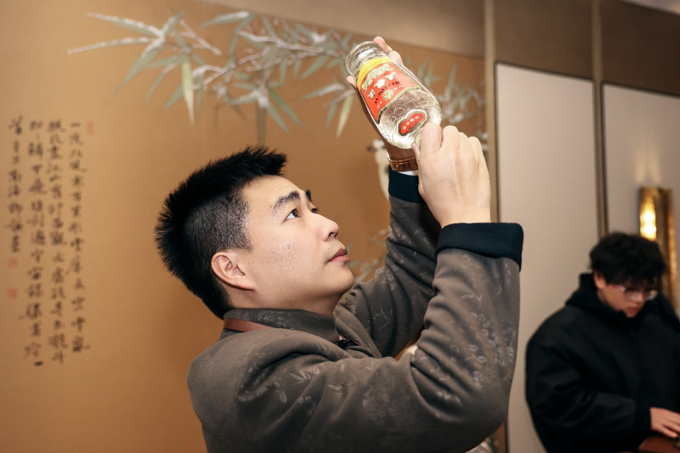 中国陈年白酒如何最大化体现其独特价值？“家有老酒”2025年度盛会搭建