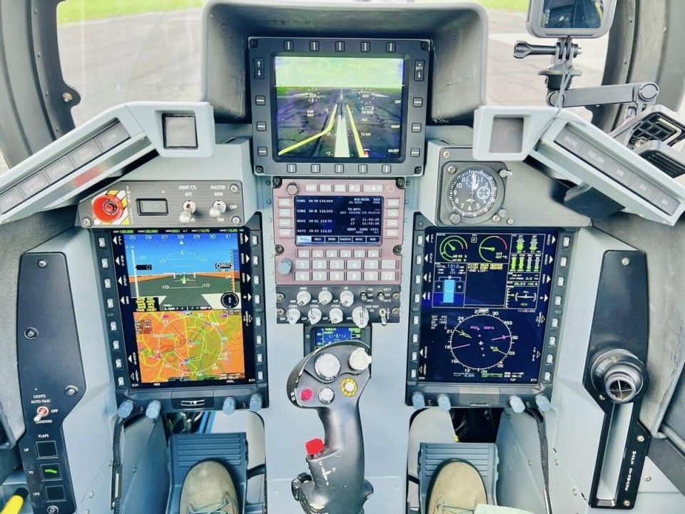 越南接收第一架l-39ng高级教练机 共采购12架 用来替代l-39c