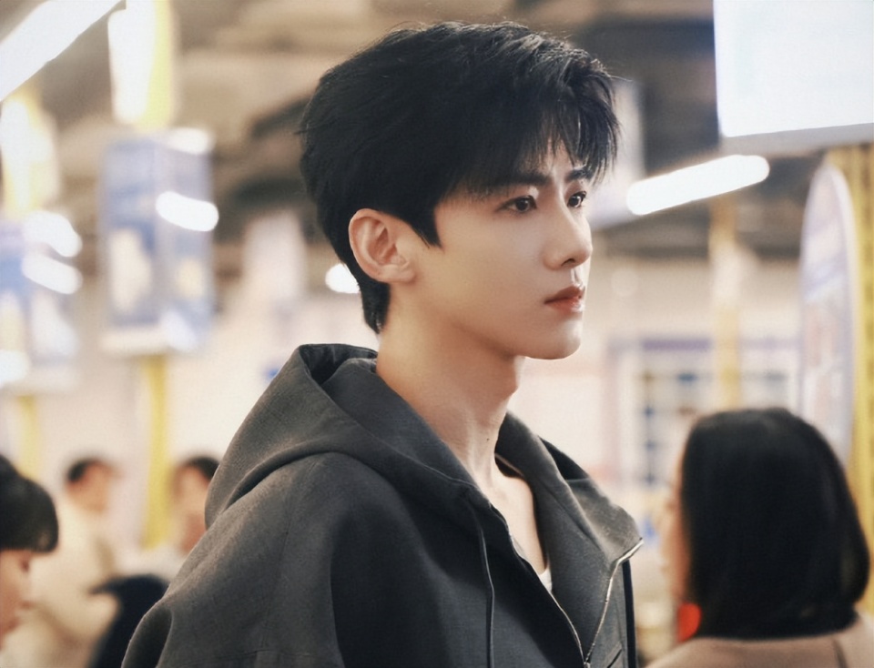 《难哄》拍校园戏,白敬亭梦回"陆之昂",不愧是天选"桑延"