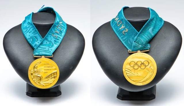 2000年澳大利亚悉尼奥运会奖牌,背面是悉尼歌剧院.