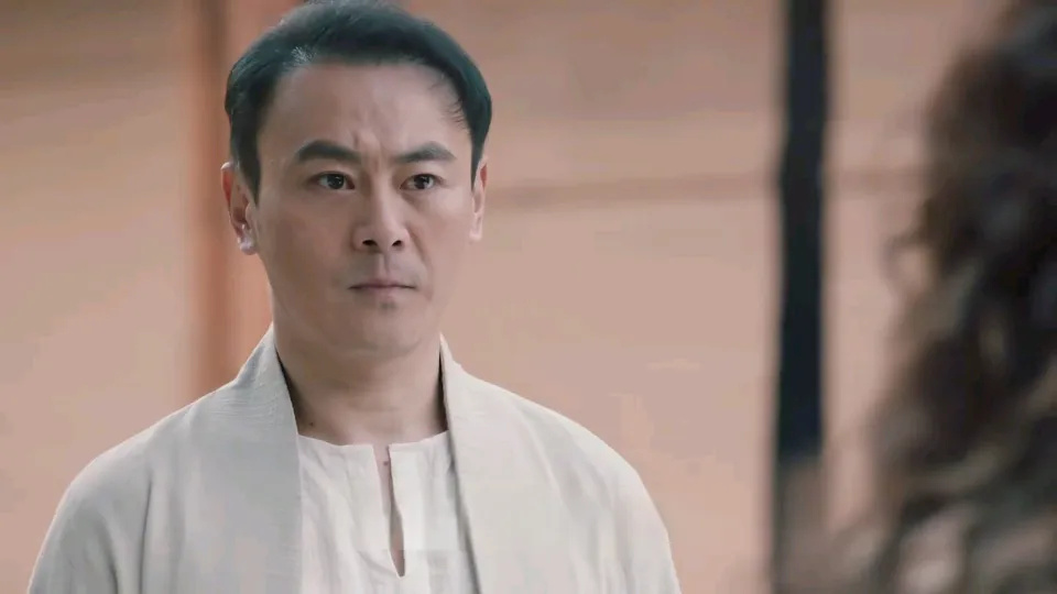 李解:凭林平之出道,因《尘埃落定》出圈,47岁单身未婚成了父母心病