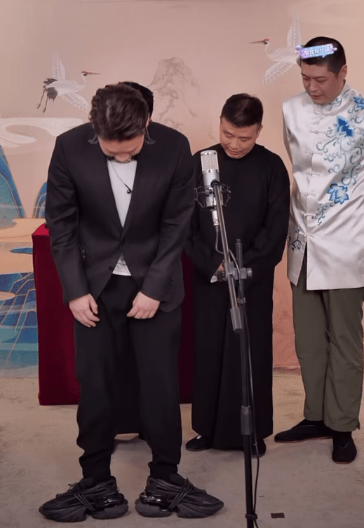 好家伙!曹云金穿万元增高鞋说相声,曾被传一场直播赚几十万!-腾讯新闻