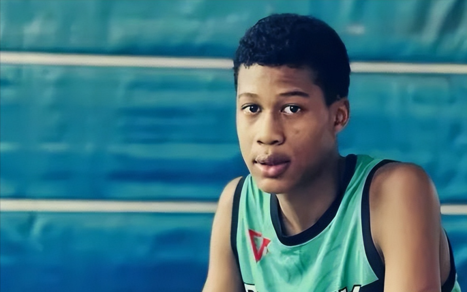 徐长锁牵线搭桥,展现天赋,成球队新未来