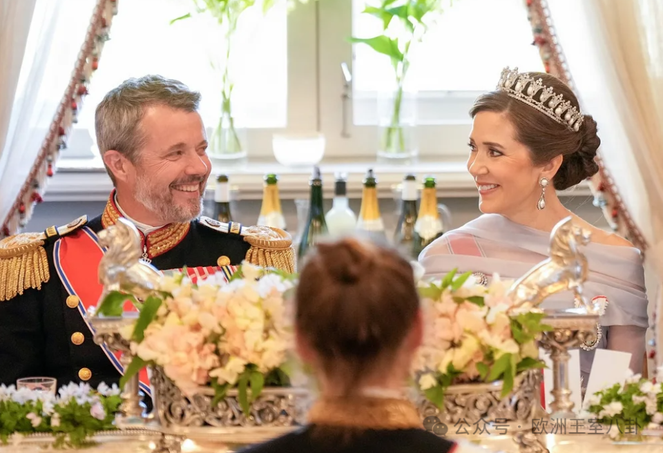 玛丽结婚满20年了,加上去年夜光麻将事件表明这些年腓特烈一直没闲着