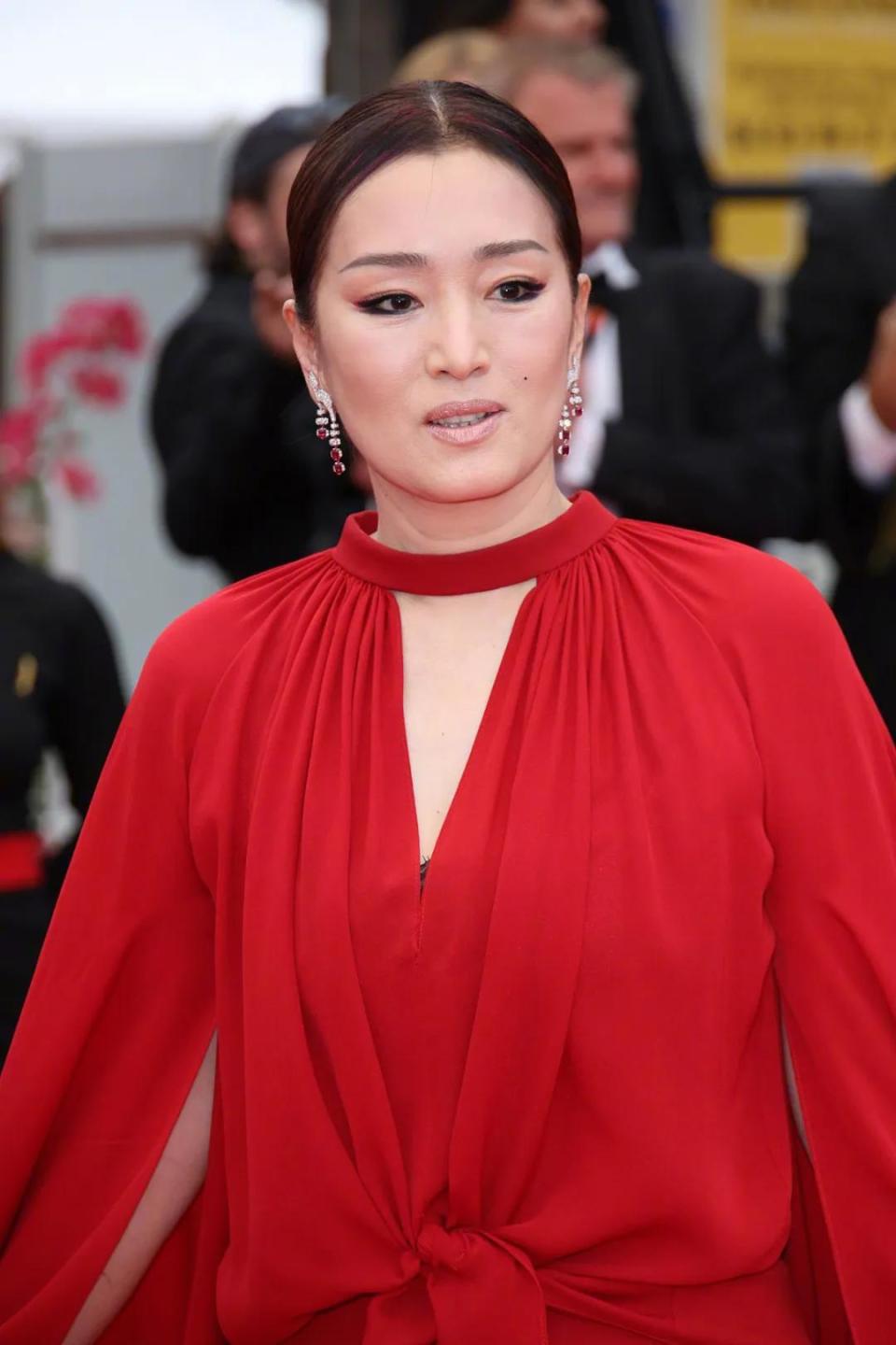 回顾2023戛纳红毯，巩俐霸气，刘诗诗大展风采，姚晨让人一头雾水_腾讯新闻