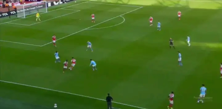 最近十多年足球的技战术有什么样的变化，跟以往相比有哪些不同？