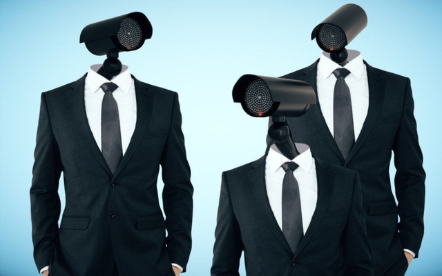 谁闲的没事跟家人对话还要举个手机啊,难道人人都有头上长摄像头的