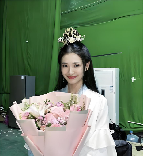 《无忧渡》演员夏依丹去世，年仅24岁，离世前两天曾让朋友去北京陪她_腾讯新闻