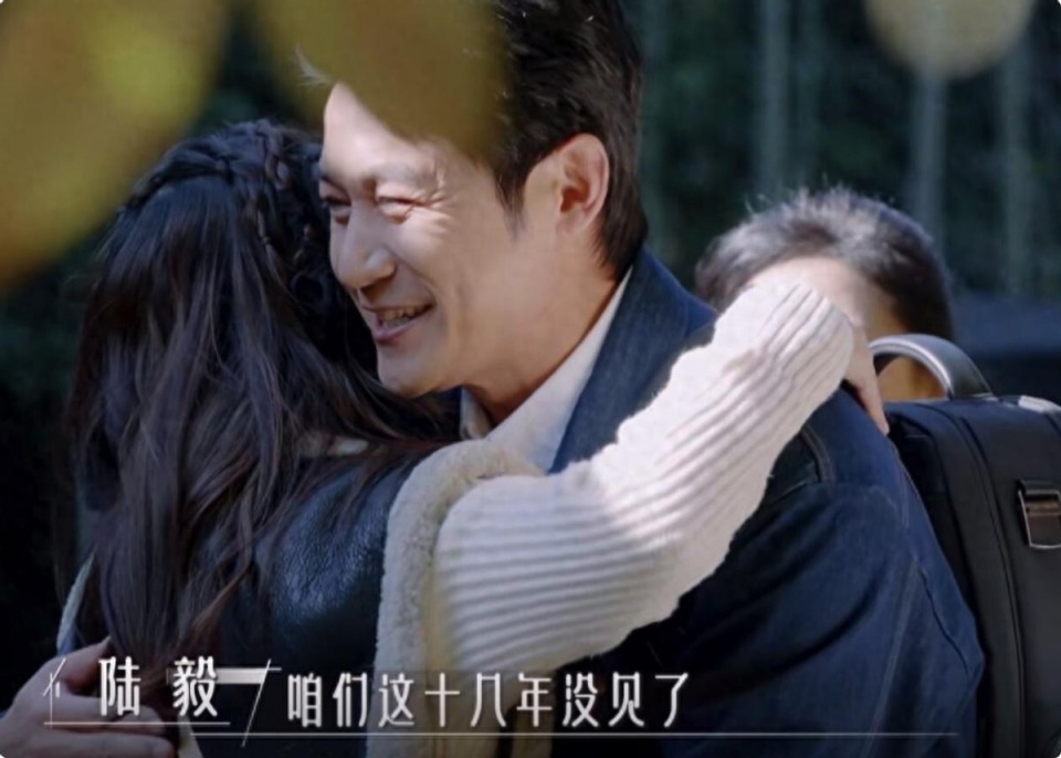 当听到霍建华前任名字时,林心如下意识动作表情很微妙-腾讯新闻