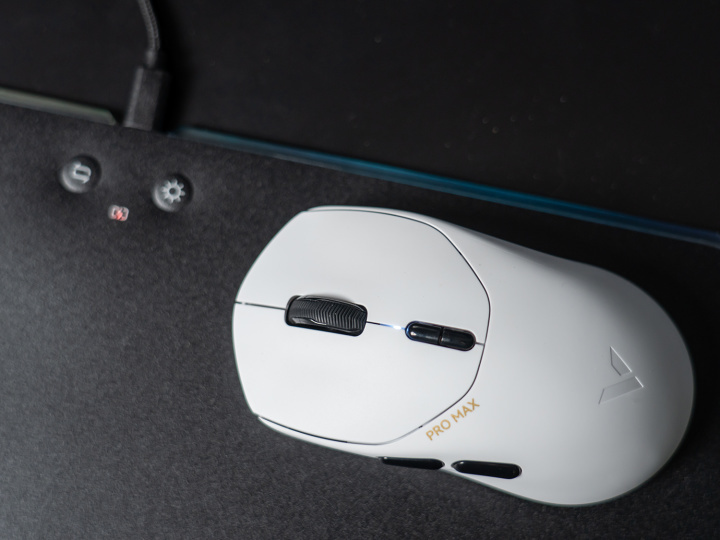 长续航3950中小手万金油 雷柏vt1双高速系列游戏鼠标评测