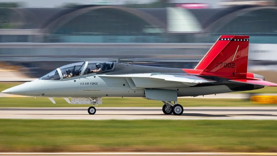 为什么f35战斗机的缺点迫使美国空军考虑新型的f7战斗机