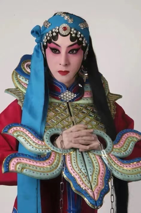 张曼玲作为京剧演员,青衣,花旦,刀马旦通通都不在话下.