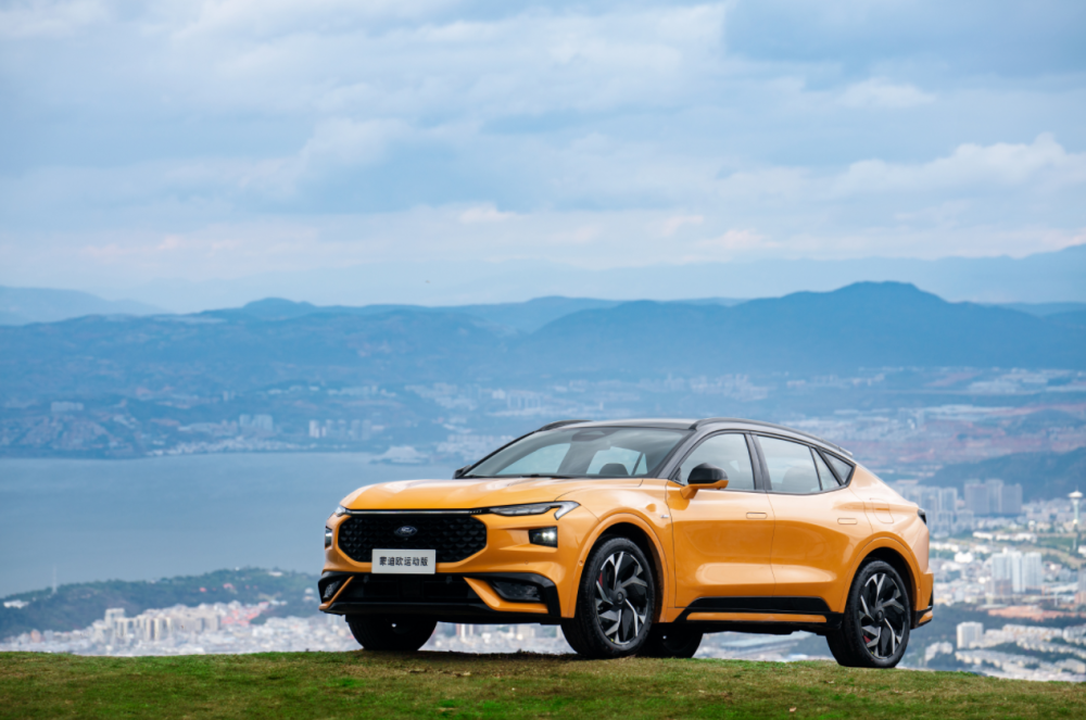 摇身一变福特蒙迪欧"运动版",2.0t混动很强,或在20万以上