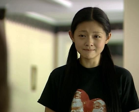 大s一家四口游韩国,47岁的她还打扮成"杉菜"模样,却无人搭讪