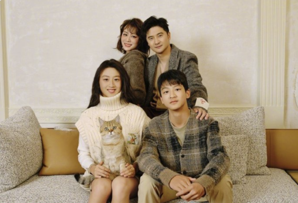 16岁森碟对比18岁多多:同样颜值出众,但两人的风格截然不同