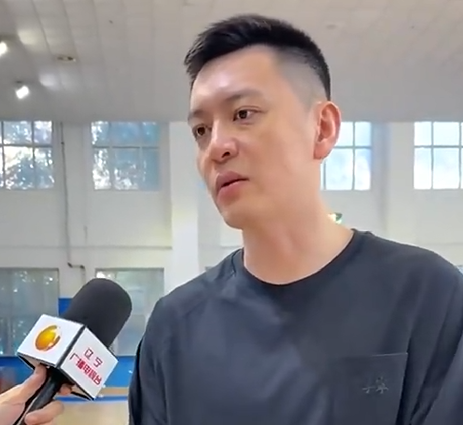 杨鸣宣布周俊成退役！生涯投篮效率拉胯，现活跃野球场次极多！