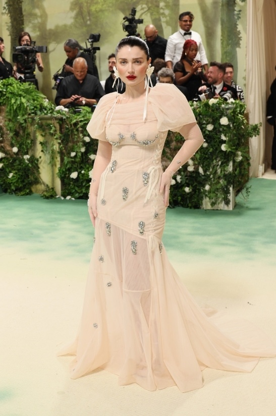 卡戴珊腰围震撼全场,贝佐斯未婚妻,这回穿对了?