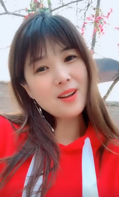 要是把现在抖音最火的女网红列出一个排名,那这位名叫"一笑倾城"的