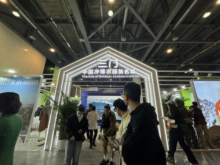 户外露营专业展亮相杭州三门冲锋衣展区人气火爆还有外国模特来求职