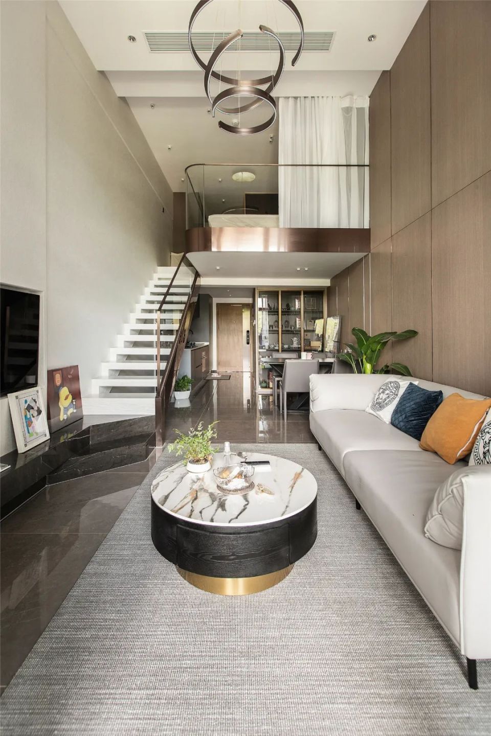 85平现代风loft,温馨且高级的家,赠送的大阳台更是人见人爱!