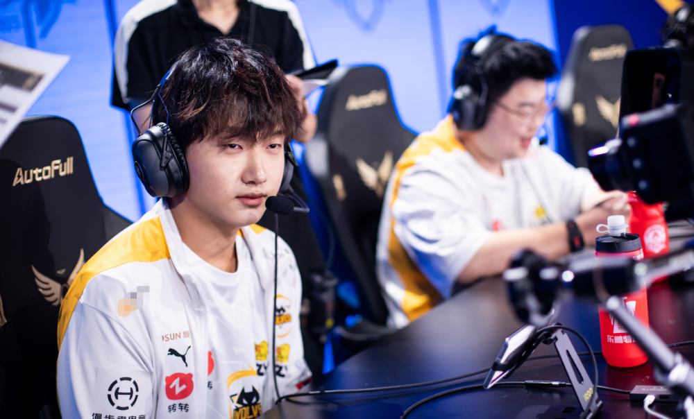 狼队fly提名年度最佳手游选手,hero新教练基本实锤,kpl新瓜曝光_腾讯